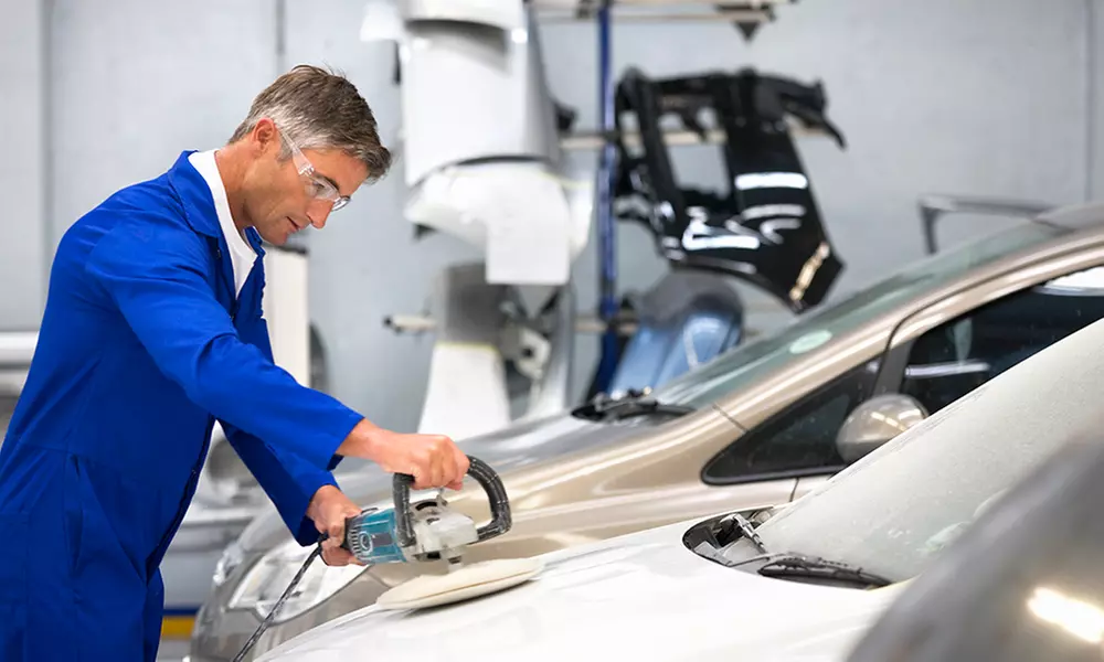 Exterior detail for full-size vehicles with 3-step buffing
