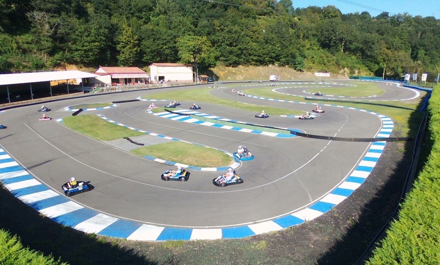 Image 7: Tandas de 10 minutos en Karting Soto de Dueñas para 1 o 2 adultos