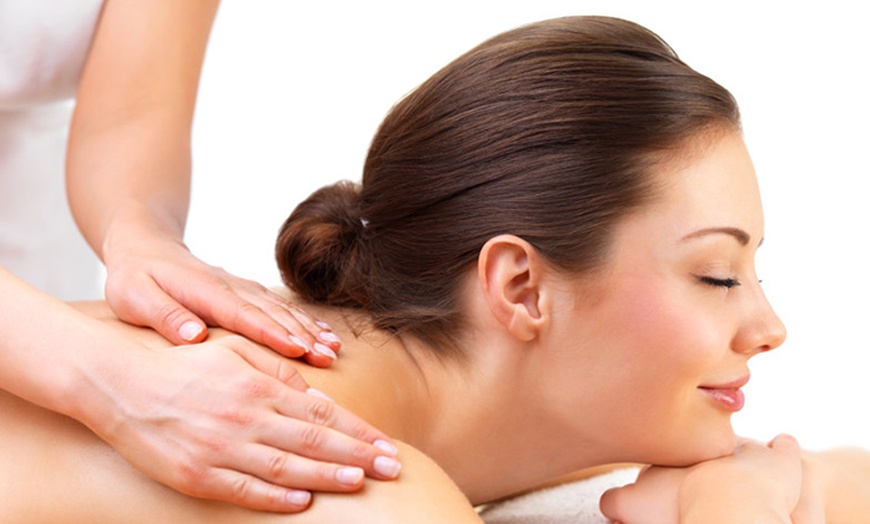 Image 1: Full Body Massage with Scrub