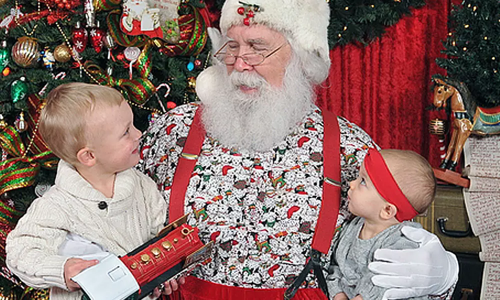 $40 for One Santa Photo Shoot with Up to Eight Digital Images at Everett Santa Photos ($74.95 Value) - Primary Image