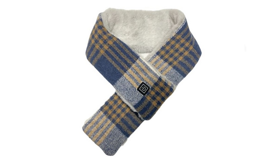 Image 5: USB Charging Thermal Plaid Check Pattern Scarf