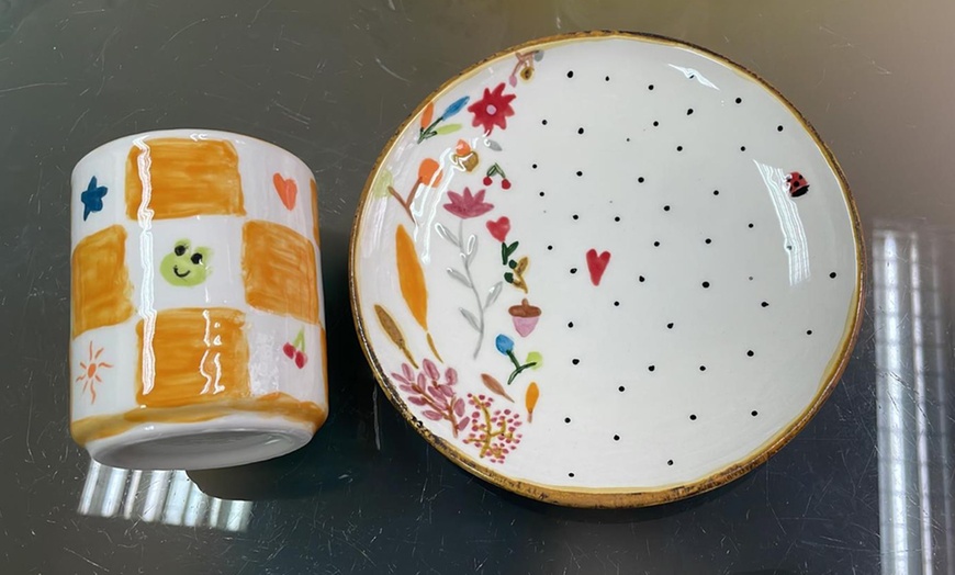Image 18: Taller de pintura cerámica con picoteo y bebida para 1 o 2 personas