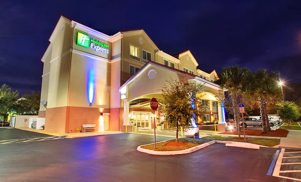 Stay at Holiday Inn Express Venice in Florida. Dates into September. - Second Medium