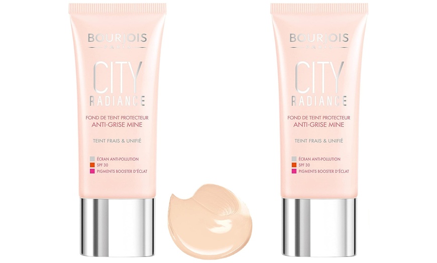 Image 2: Bourjois City Radiance Foundation