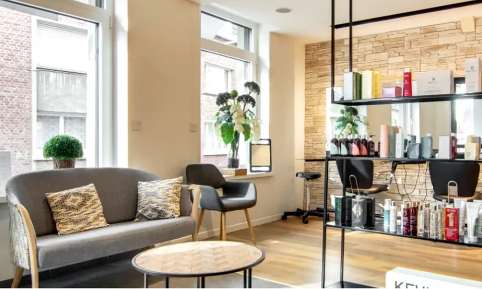 Jusqu'à 67% de remise sur Couleur / Reflets chez Salon Estaz