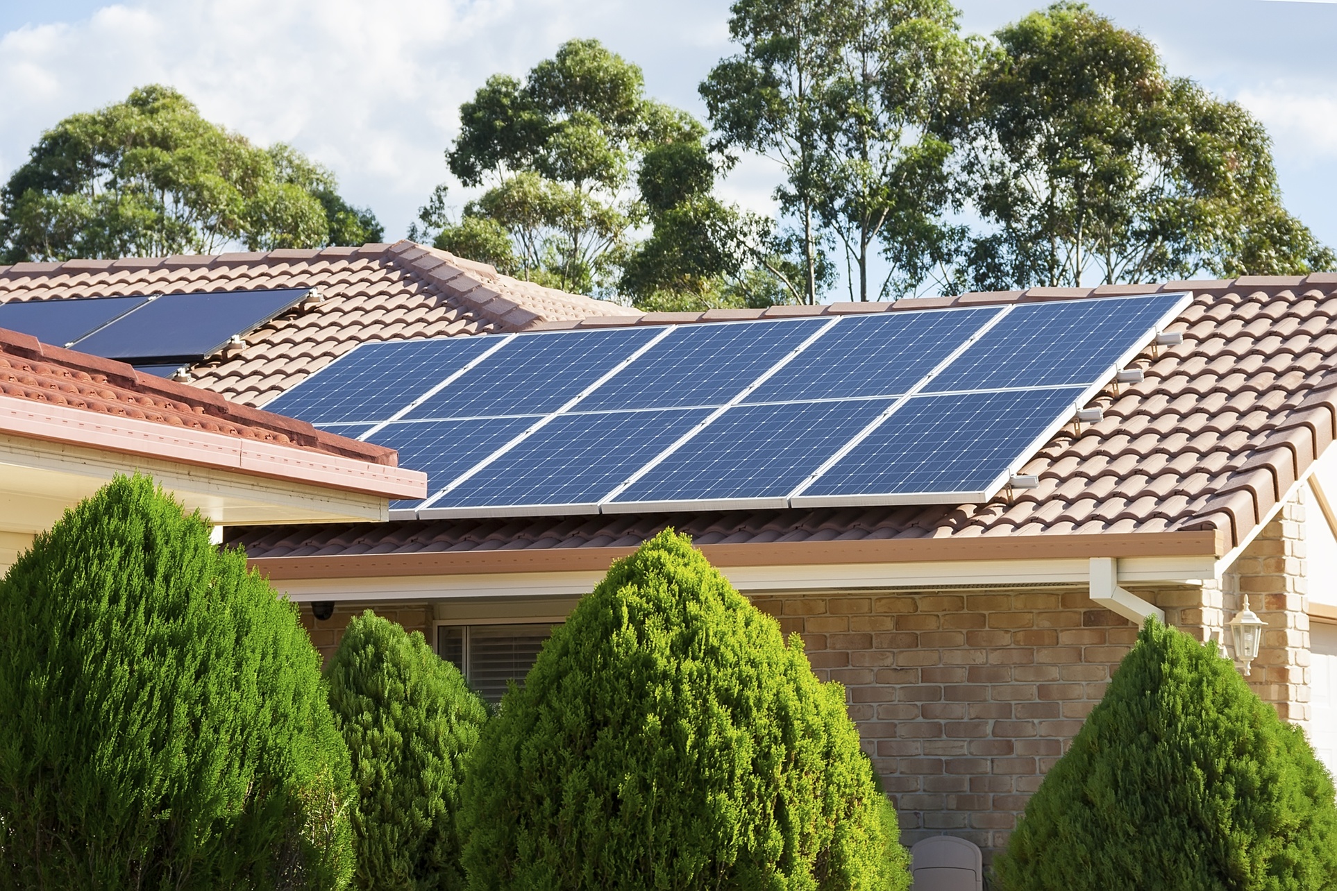 Clean and Efficient – Solar Panel Washing for One or Two Story Homes