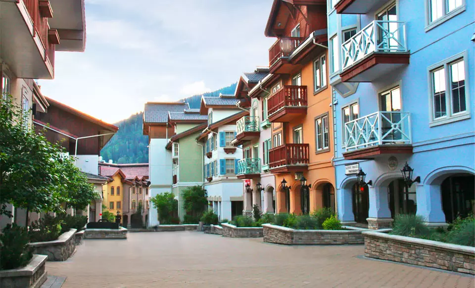 Stay with Underground Parking at Pinnacle Lodge in Sun Peaks, BC; Dates into April - Second Medium
