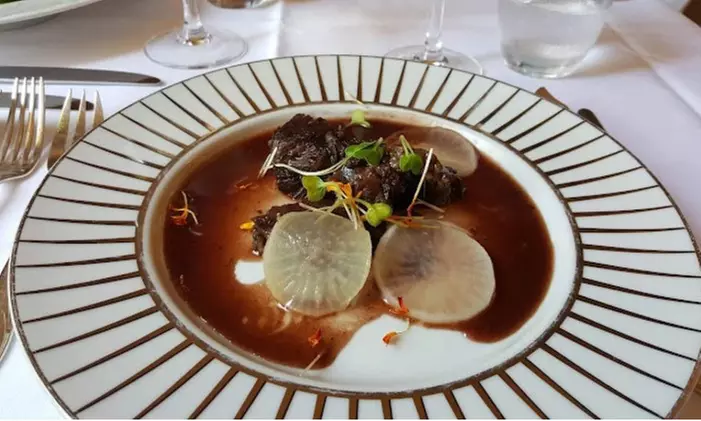 Découvrez une table d’exception nichée au cœur de la Provence