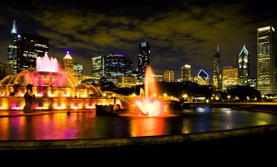 Stay at Chicago's Essex Inn - Primary Image