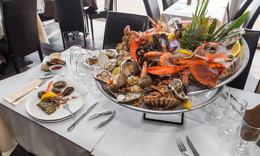 Image 2: Plateaux de fruits de mer pour 2 personnes