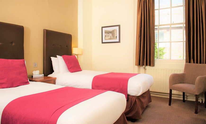 Image 4: Hampshire: 4* Double Room Stay with Meals