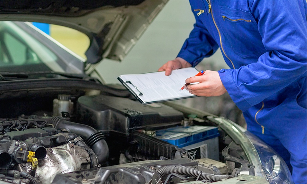 Luxury Vehicle 4,6 or 8-Cylinder Tune-Up & Spark Plug Replacement