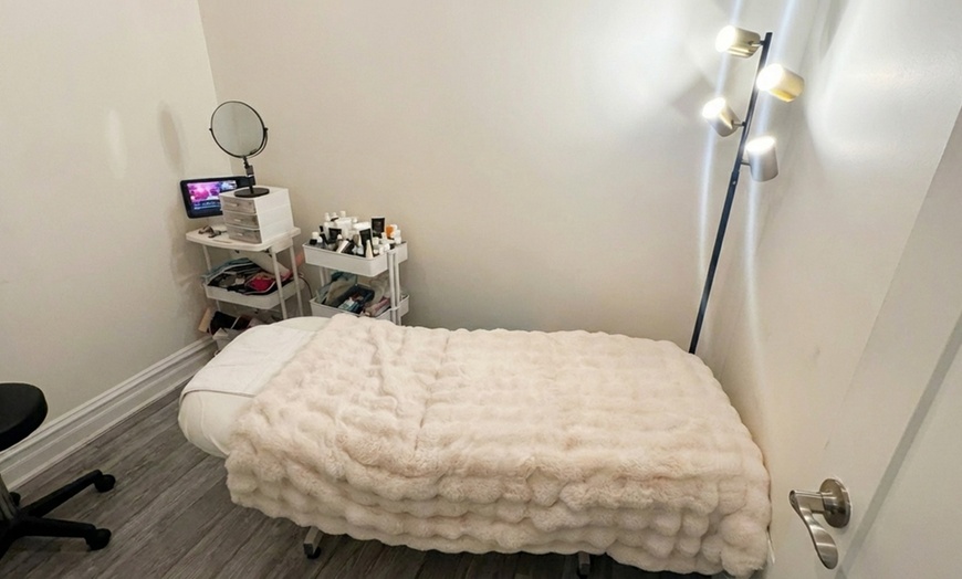 Image 3: Dermaplaning, Oxy Facial, Custom Facials with Multi-Session Options