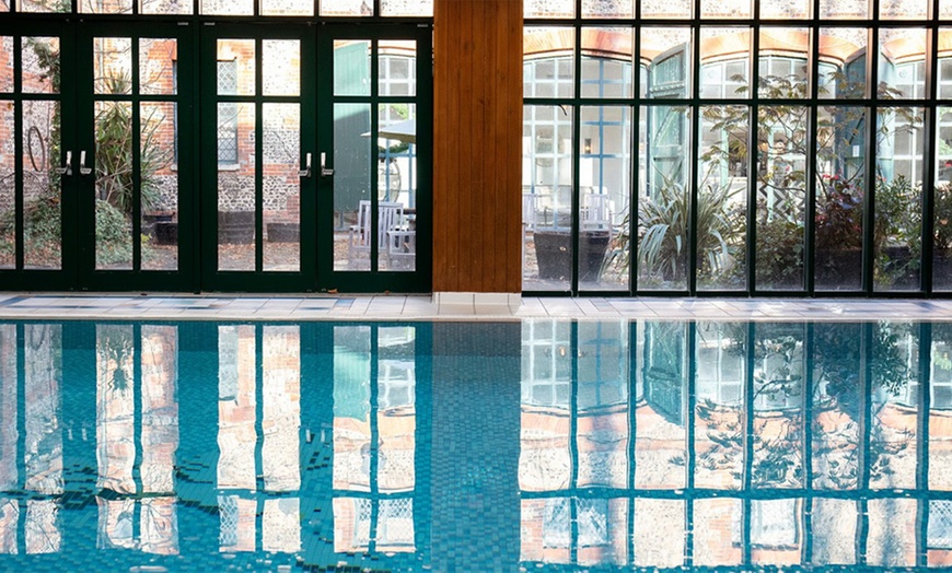 Image 4: Afternoon Tea w/ Prosecco & Beautiful Ground Visit in Hungerford