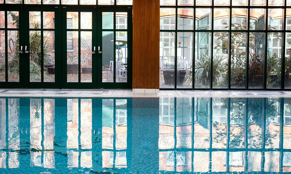 Afternoon Tea w/ Prosecco & Beautiful Ground Visit in Hungerford