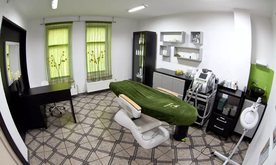 6 zabiegów masażu endodermicznego za 89,99 zł i więcej w Instytucie Medycyny Estetycznej i Kosmetologii Hialuron - Second Medium