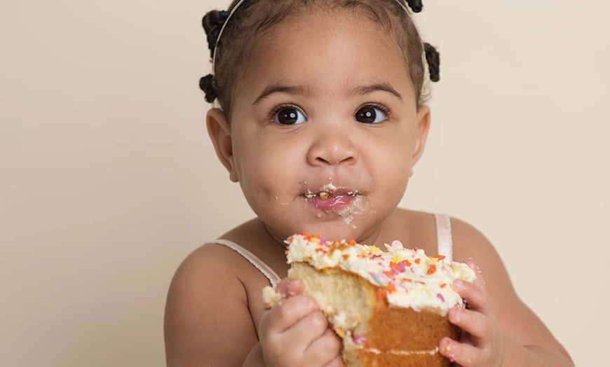 Image 8: Cake Smash Photoshoot