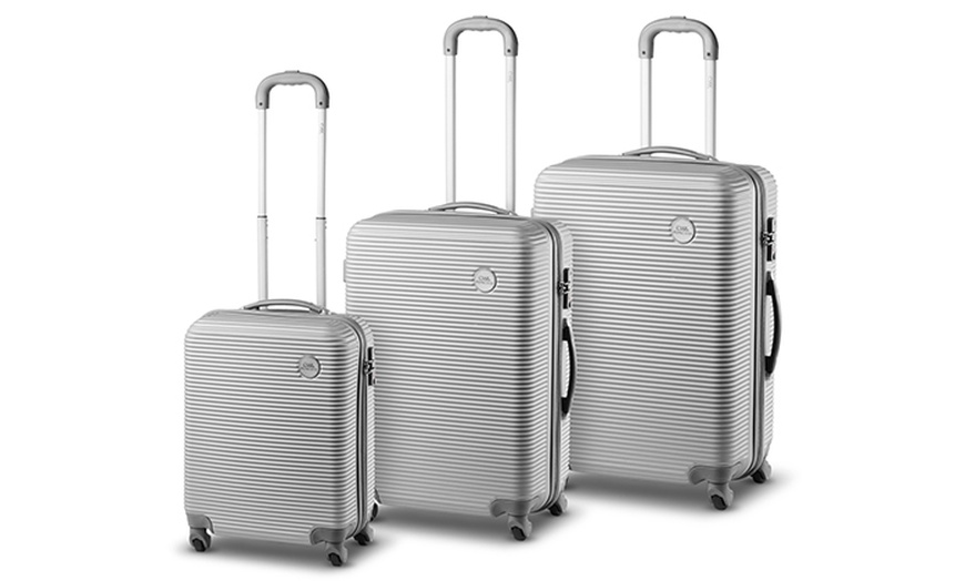 Image 10: Italian luggage set