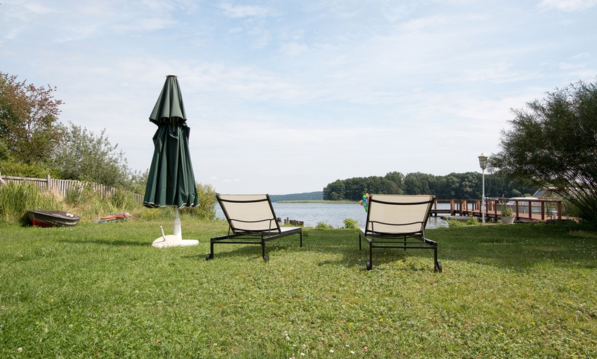 Image 13: Urlaub am Schweriner See für Zwei im Ferienhaus inkl. Wasser & Sekt