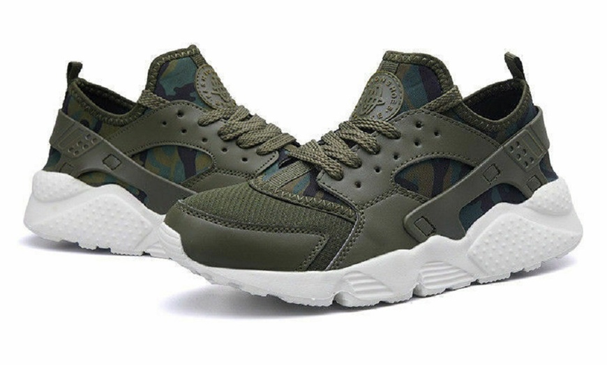 Image 3: Men's Camo Trainers