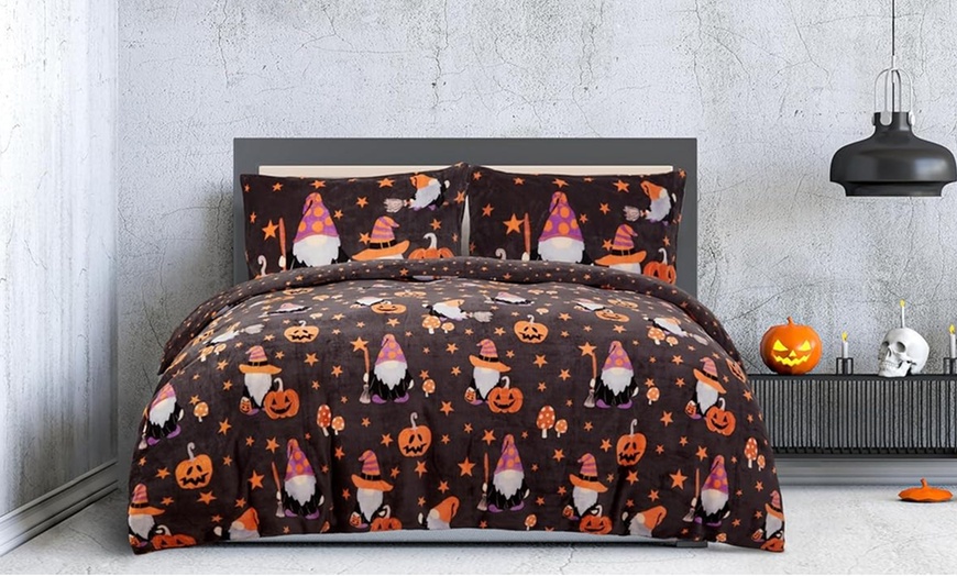 Image 1: Halloween Gonk Flannel Reversible Duvet Set