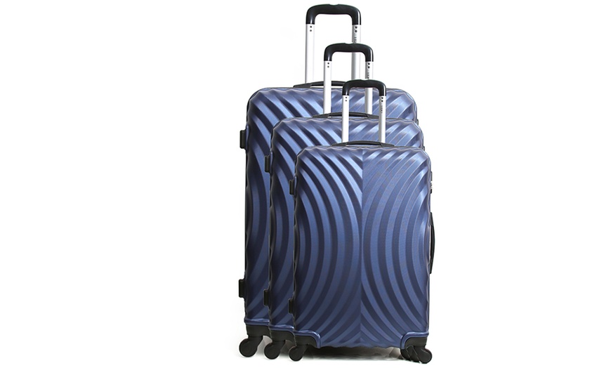 Image 5: Three-Piece Hero Luggage Set