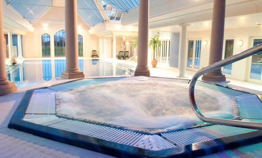 Image 2: Relaxing Spa Day with Dining & Prosecco at Country Club Retreat
