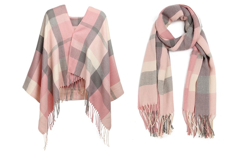 Image 5: Soft and Comfortable Tartan Tassel Scarf
