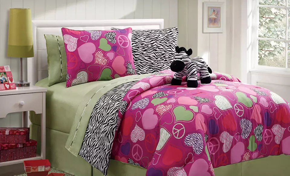 Zoo-Mates Kids’ 7-Piece or 9-Piece Reversible Bed Sets (Up to 69% Off). Four Options Available. Free Shipping & Returns. - Primary Image