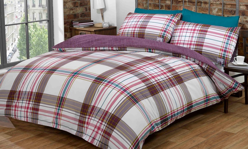 Image 7: Easy Care Duvet Sets