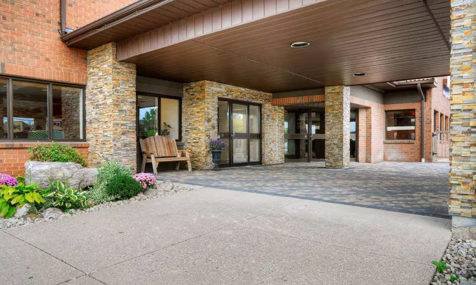 Stay at the Comfort Inn Waterloo in Waterloo, Ontario, with Dates into December. Kids 17 or Younger Stay Free. - Primary Image