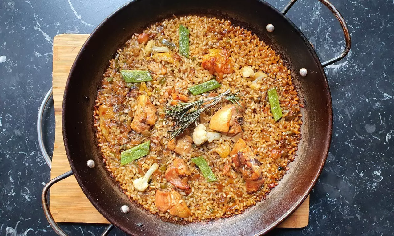 Saborea un menú mediterráneo completo con bebidas en B-One