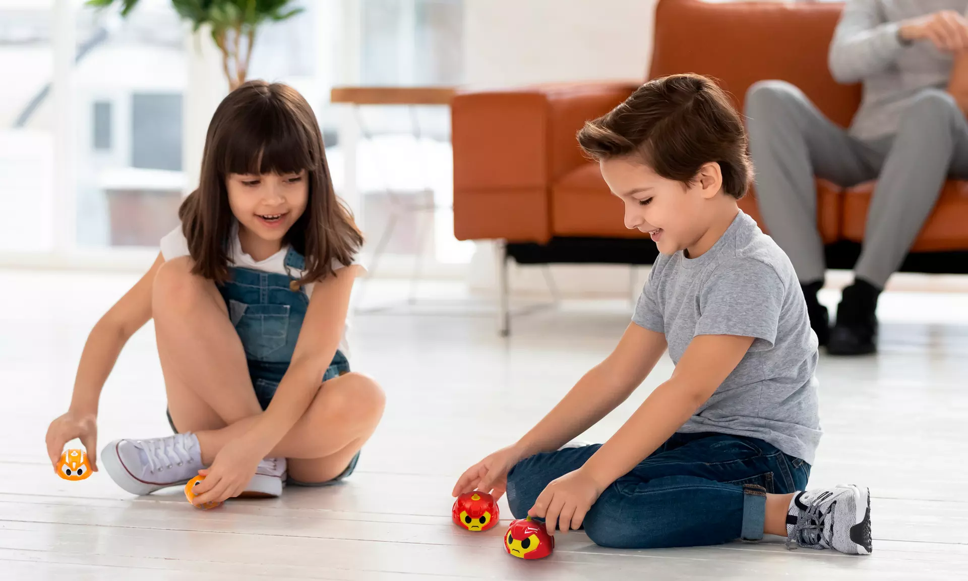 1 ou 2 petites voitures toupies rotatives - Primary Image