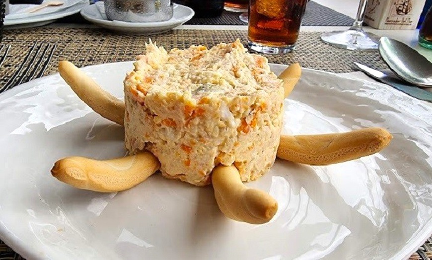 Image 21: Menú mediterráneo para 2 o 4 con postres y vino con vistas al mar