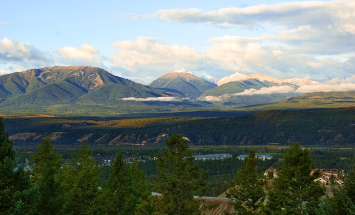 Hilltop Lodge in Canadian Rockies