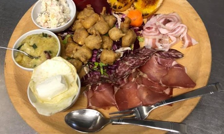 Menu tipico con vino e dolce fino a 4 persone all'Agriturismo L'Eco (sconto fino a 47%).