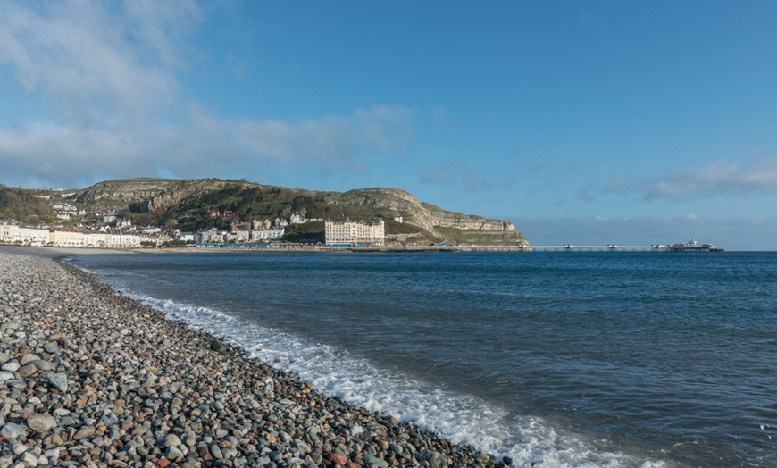 Image 15: Llandudno: Double Room with Breakfast