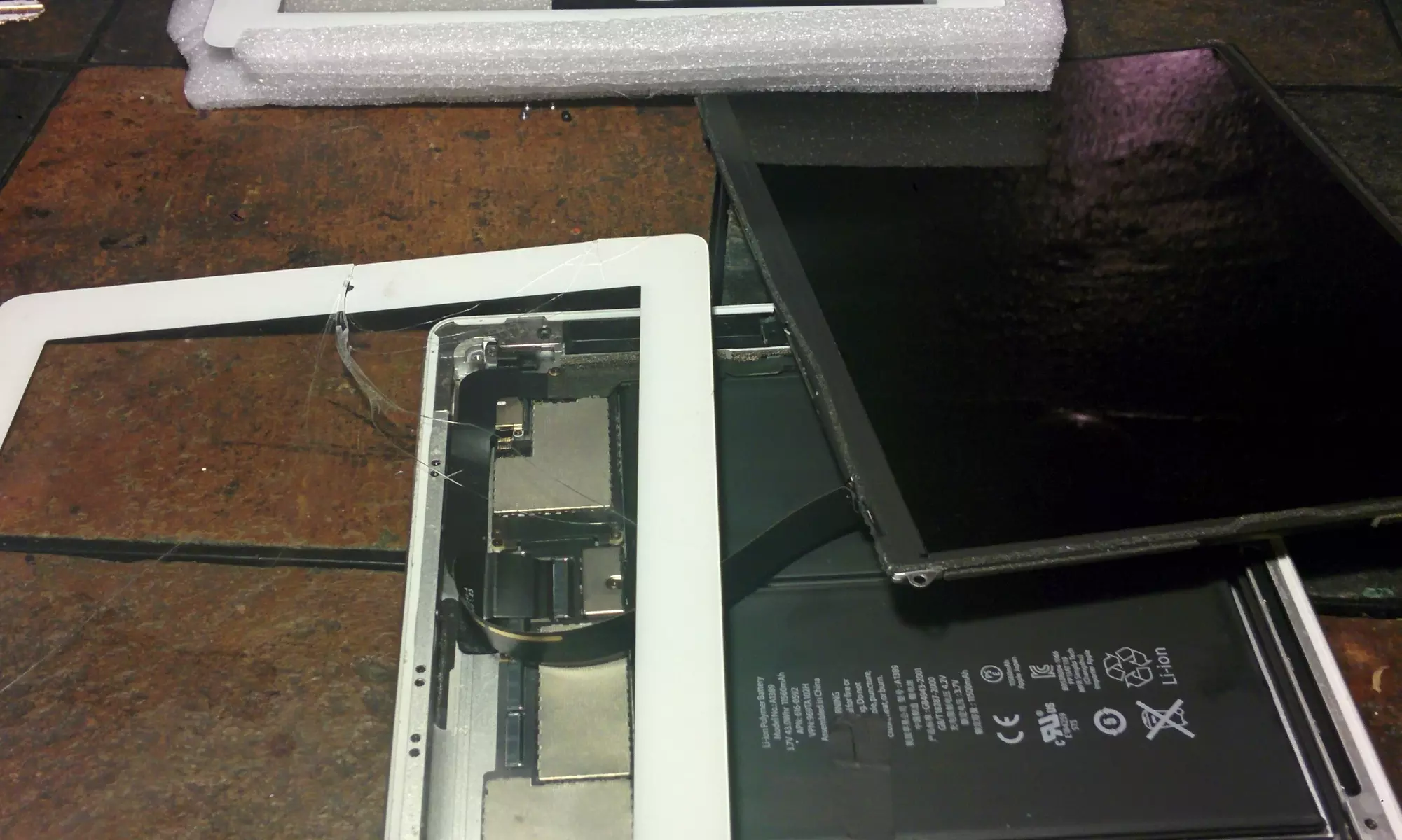 iPad 3 Screen Replacement from FIXED Mobile Smart Device Repair (44% Off) - Primary Image