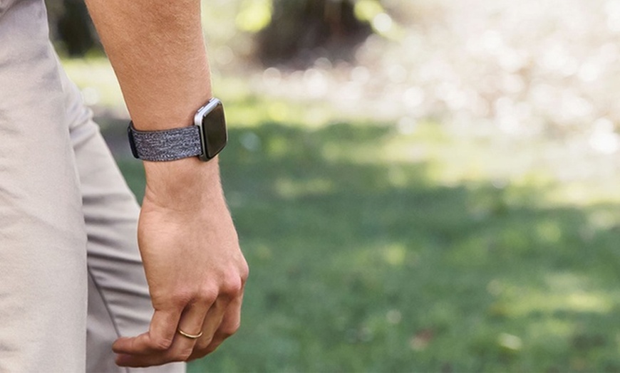 Image 3: Fitbit Versa Special Edition