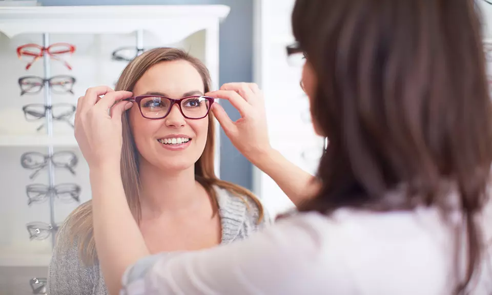 Soczewki kontaktowe z badaniem wzroku (39 zł) lub 49 zł za groupon wart 200 zł na okulary i więcej w Perfectvision - Primary Image