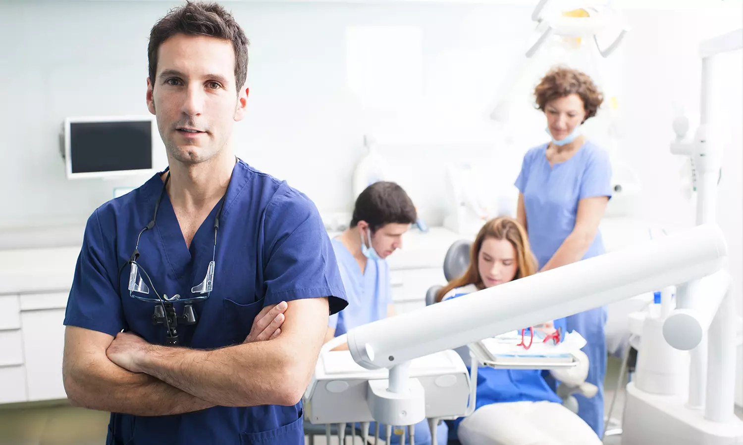 Visita e pulizia dei denti più otturazione e sbiancamento LED - Primary Image