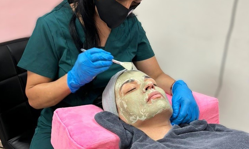 Image 3: Hasta 77% de dto. en Tratamiento facial en Centro De Estética Andrea Esber