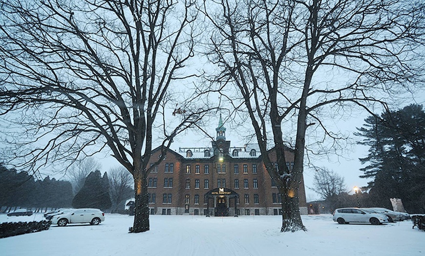 Image 2: Spa Getaway in Nicolet