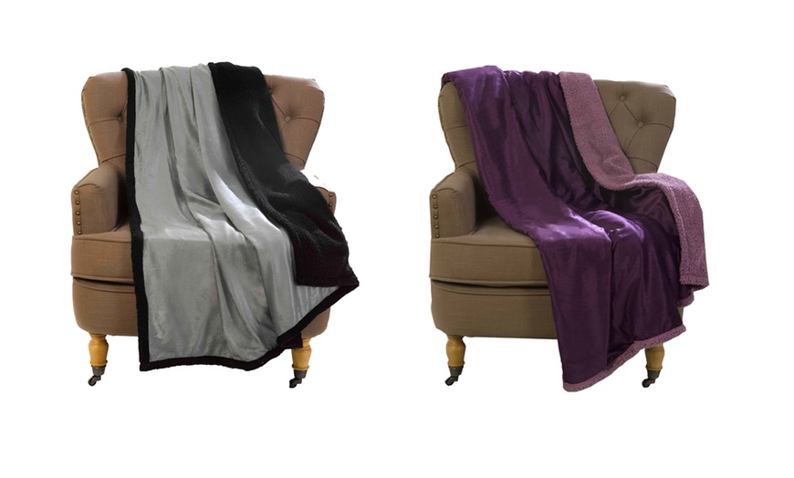 Image 5: Two Reversible Sherpa Throws 