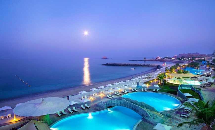 Image 1: 5* Fujairah Stay With Breakfast