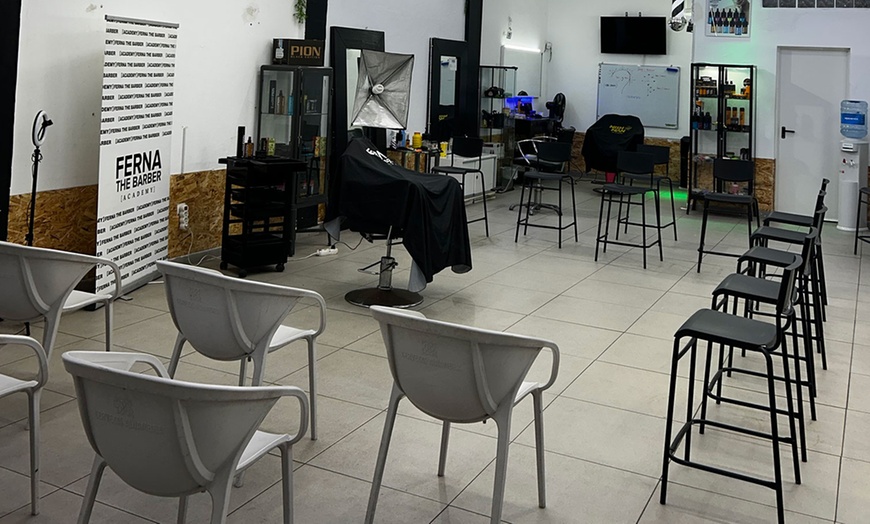 Image 7: Curso presencial de barbería de 4 meses de duración para 1 persona