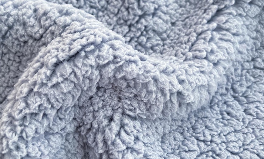 Image 6: Sherpa Throw Blanket