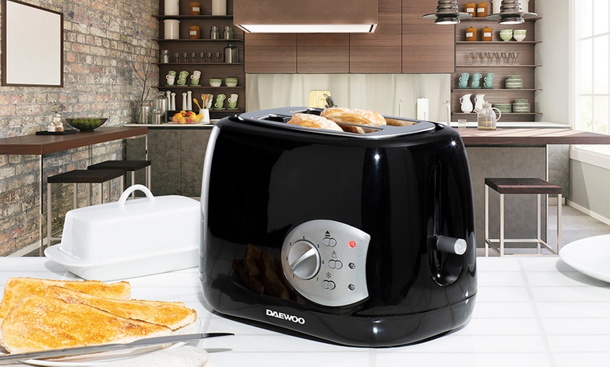 Image 3: Daewoo Kettle and Toaster Set