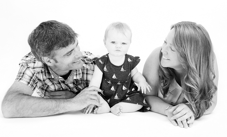 Image 3: Family Photoshoot 94% Off