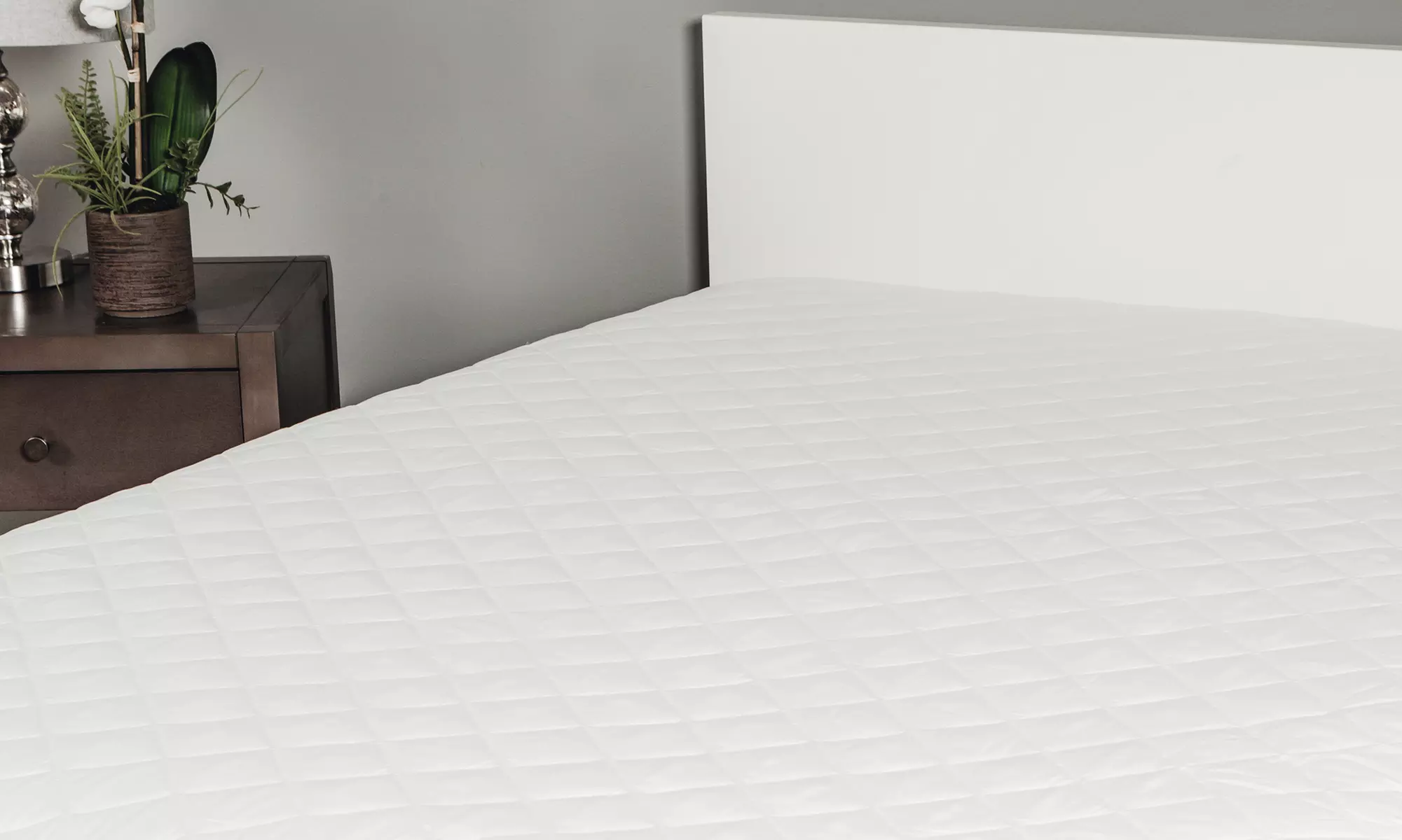 195TC Exquisite Hotel Allergy-Free Mattress Pad - Primary Image
